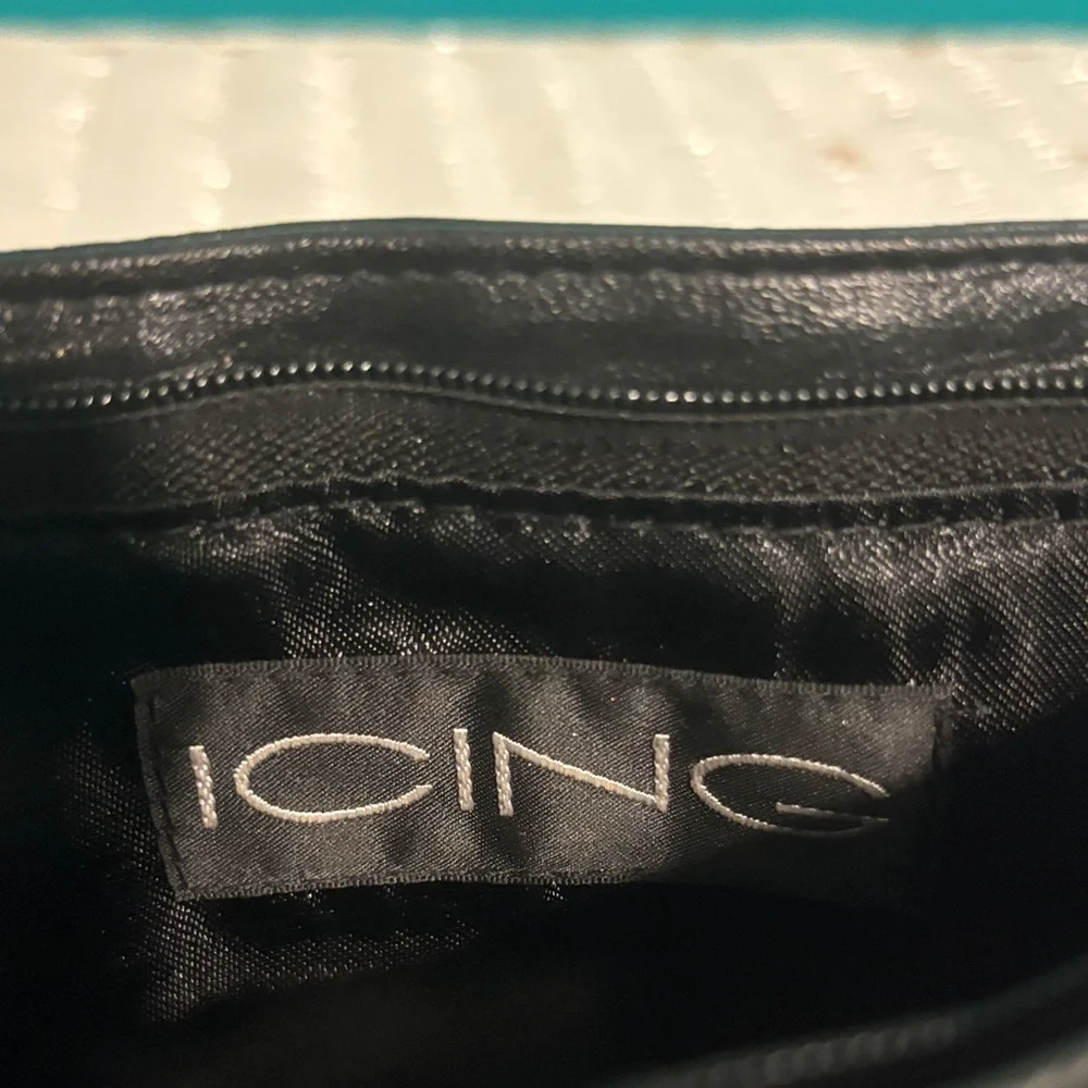 Icing sleek black